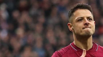 Javier "Chicharito" Hernández fue aclamado de pie por la afición del Manchester United en Old Trafford