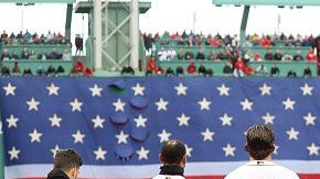 Los jugadores de Boston Red Sox recibieron los anillos de campeones