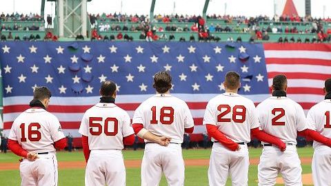 Los jugadores de Boston Red Sox recibieron los anillos de campeones