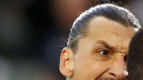 Zlatan Ibrahimovic de Los Angeles Galaxy le grita al nigeriano Nedum Onuoha del Real Salt Lake.