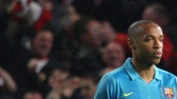Thierry Henry y Messi se lamentan ante el triunfo del Manchester United. El Barsa se quedó fuera en semis de la Champions en 2008.