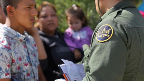 Las personas retenidas por 'La Migra' tienen derecho a audiencia.