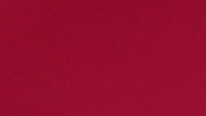 Las mujeres que visten de negro lucen más inteligentes.