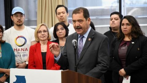 Congresista Jesús ‘Chuy’ García aboga por la expansión del Medicaid en Illinois.