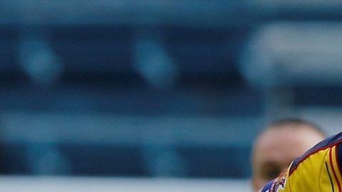 Cuauhtémoc Blanco, ya retirado juega por los colores de su amado América a la menor provocación.