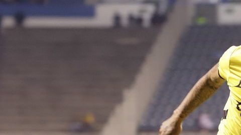 El peruano Ray Sandoval, jugador de Monarcas Morelia de México.