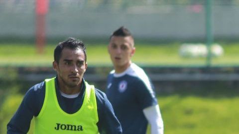 Durante el entrenamiento de Cruz Azul Pedro Caixinha probó varios planteamientos para enfrentar al América.