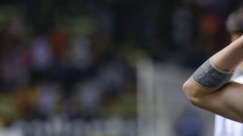 Alan Pulido y sus compañeros en Chivas se lamentan de la situación del equipo.