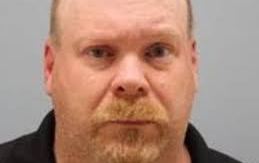 Jay Patrick Hammersley se encuentra en la cárcel del condado con una fianza de $105,000.