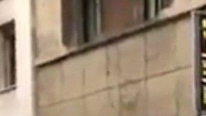 Fanáticos ultras de la Lazio honran a Benito Mussolini en las calles de Milán.