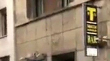 Fanáticos ultras de la Lazio honran a Benito Mussolini en las calles de Milán.