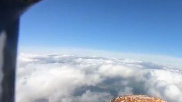 La hamburguesa fue colocada en una caja de unicel y con cámara Go Pro