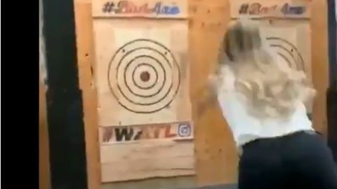 Una joven mujer utilizó un machete en el "Tiro" al blanco y las consecuencias pudieron ser fatales