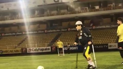 Maradona disputó un partido contra el equipo de amputados de Sinaloa