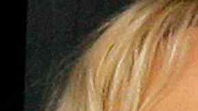 La actriz Pamela Anderson, izq., y el fundador de Wikileaks, Julian Assange, en una fotografía combinada.