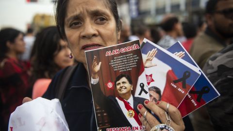 Partidarios del expresidente peruano Alan García se reúnen en Lima.