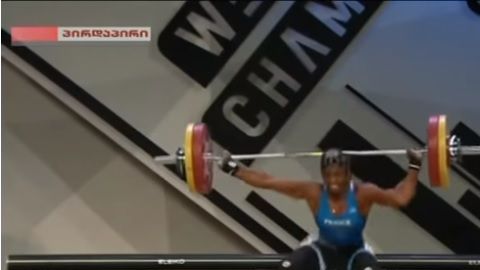 Gaëlle Nayo-Ketchanke levantó 107 kilogramos de peso