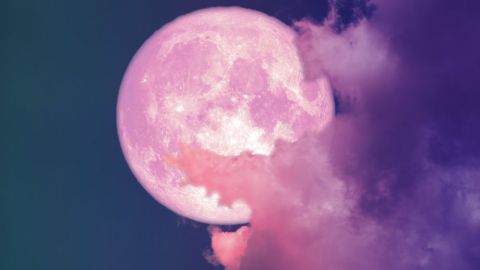 Este viernes es "luna rosa".