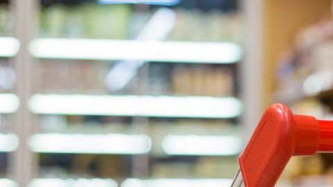 El carrito de supermercado fue abandonado en las calles de Guadalajara.