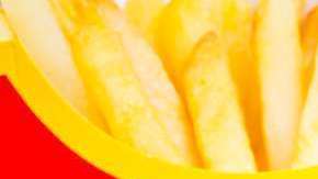 Lo único que a Izaiah Hall le gusta más que a Minecraft, es McDonald's.