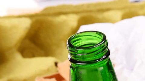 El reciclaje ha sufrido por la caída del precio del plástico.