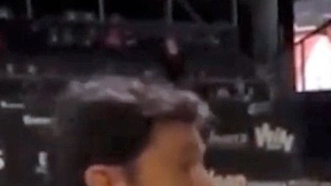 La tenista española Sara Sorribes recibe un llamado de atención de su entrenador.