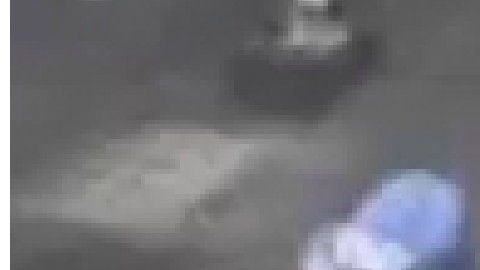 Imágenes del sospechoso del ataque divulgadas por la Policía.