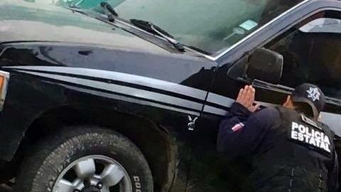 Policías fueron secuestrados y golpeados.