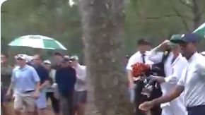 Tiger Woods sufrió un fuerte golpe en el tobillo durante el Masters de Augusta