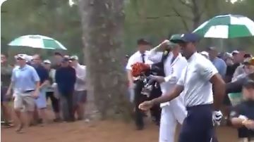 Tiger Woods sufrió un fuerte golpe en el tobillo durante el Masters de Augusta