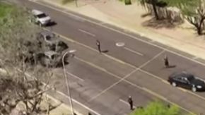 Una pickup se estrelló contra el muro trasero de una vivienda.