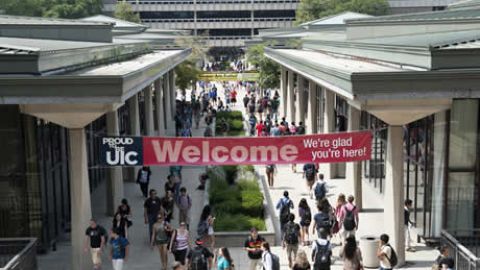 La huelga de trabajadores graduados de la UIC comenzó el pasado 19 de marzo.