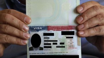 El Gobierno busca reducir el número de personas que dejan vencer su visa en EEUU.