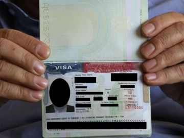 El Gobierno busca reducir el número de personas que dejan vencer su visa en EEUU.