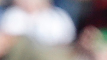 Yonder Alonso y el relevista Alex Colome, de los White Sox de Chicago.