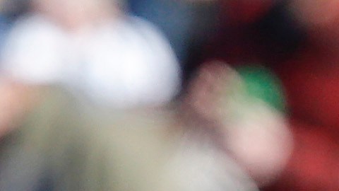 Yonder Alonso y el relevista Alex Colome, de los White Sox de Chicago.