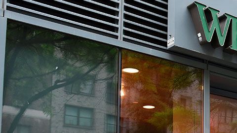 Si aprendes a comprar en Whole Foods podrías obtener varios grandes beneficios.