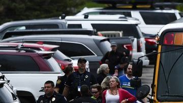 Imágenes del tiroteo en una escuela en Denver.