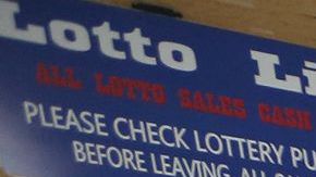 Jugadores de lotería buscan las tiendas con buena suerte.