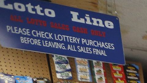 Jugadores de lotería buscan las tiendas con buena suerte.