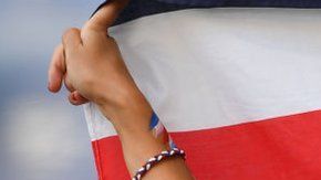 A los costarricenses se les reconoce como ticos.