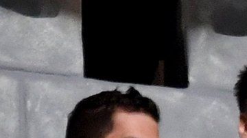 James Holzhauer (c) ganó más de $1 millón.