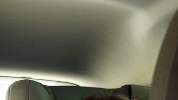 Cuando vas en auto, ¿prefieres sentarte adelante o atrás?