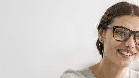 La entrevista en persona es esencial para lograr empleo.