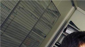 Los buzos que pasan largos periodos de tiempo en el fondo del mar.