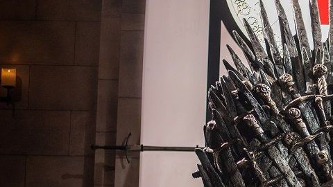 "Cuando juegas al juego de tronos, o vives o mueres", dijo Cersei.