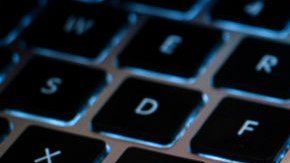 La niña se suicidó horas después de publicar la encuesta.