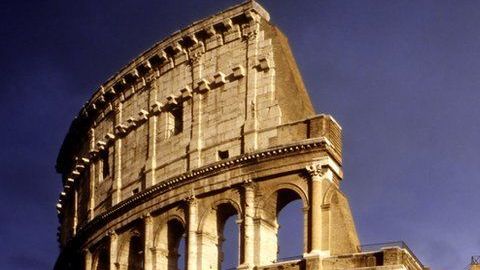 El Coliseo de Roma está hecho también con ladrillos.