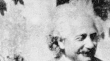 Einstein (izquierda) y Eddington (derecha).