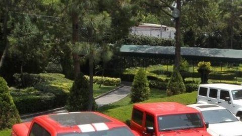 Subastarán vehículos de lujo que son confiscados.